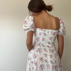 The cutest little floral print maxi dress!